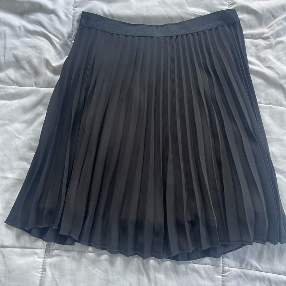 Mid Pleated Black Skirt